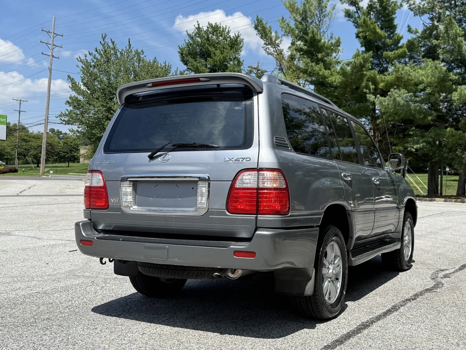 2003 Lexus LX 2nd Gen - Image 15 of 31