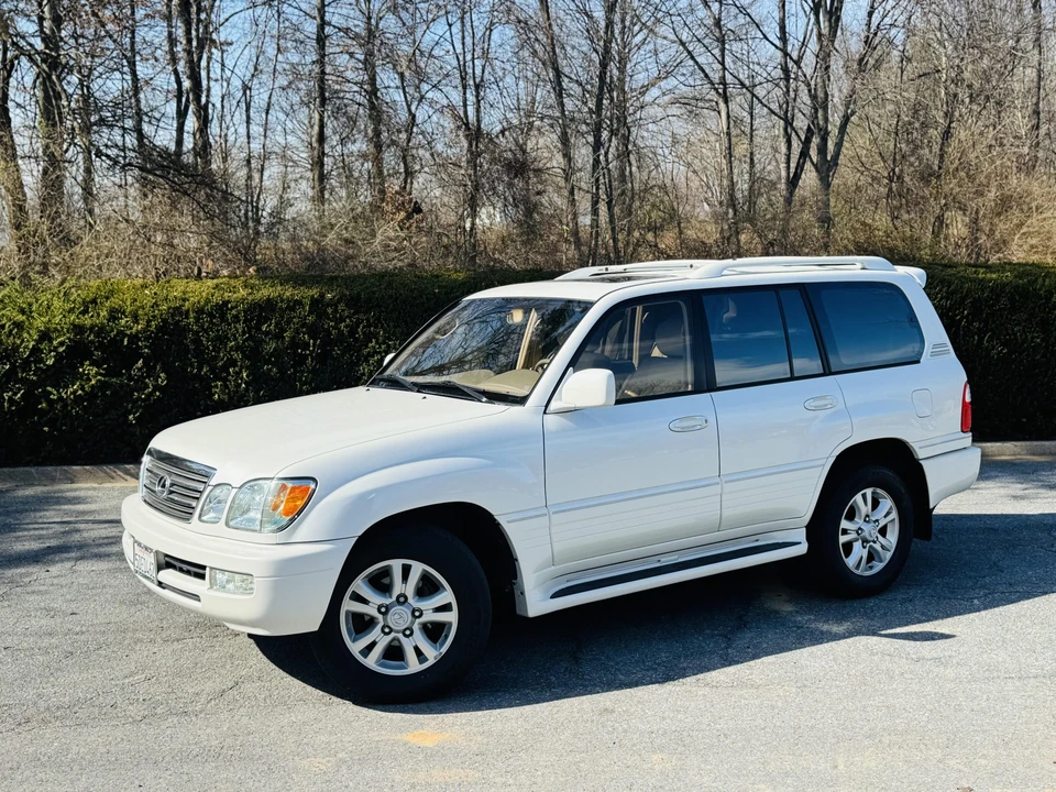 2003 Lexus LX 2nd Gen - Image 6 of 31