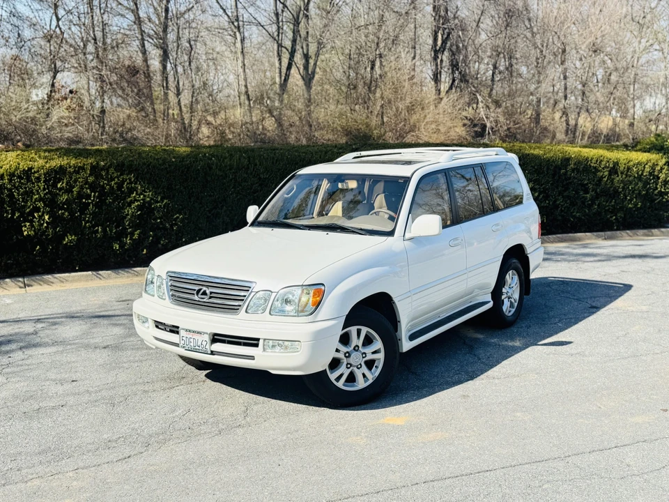 2003 Lexus LX 2nd Gen - Image 25 of 31
