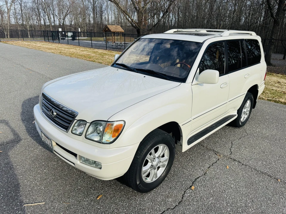 2003 Lexus LX 2nd Gen - Image 11 of 31