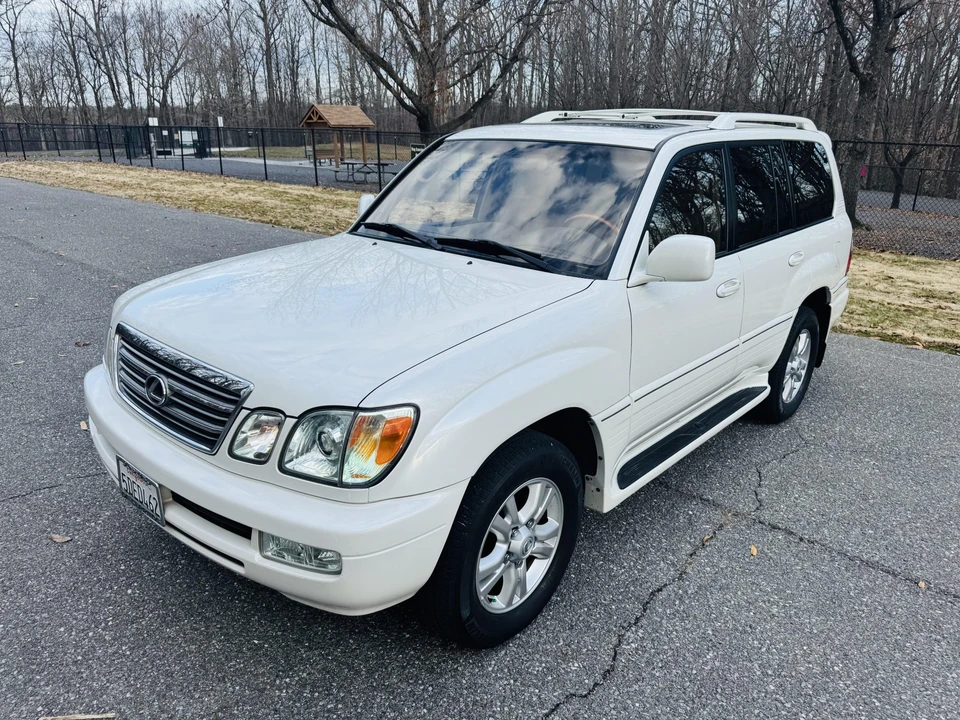 2003 Lexus LX 2nd Gen - Image 10 of 31