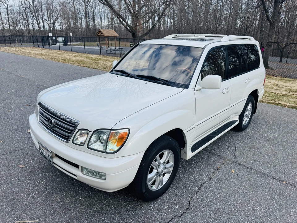 2003 Lexus LX 2nd Gen - Image 9 of 31