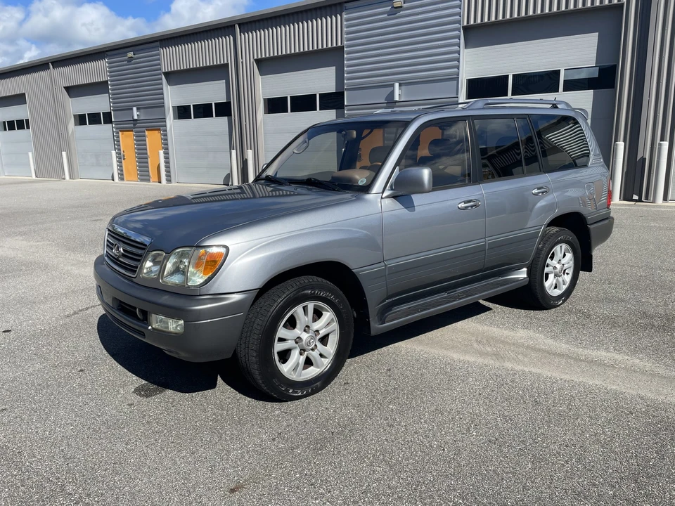 2003 Lexus LX 2nd Gen - Image 3 of 31