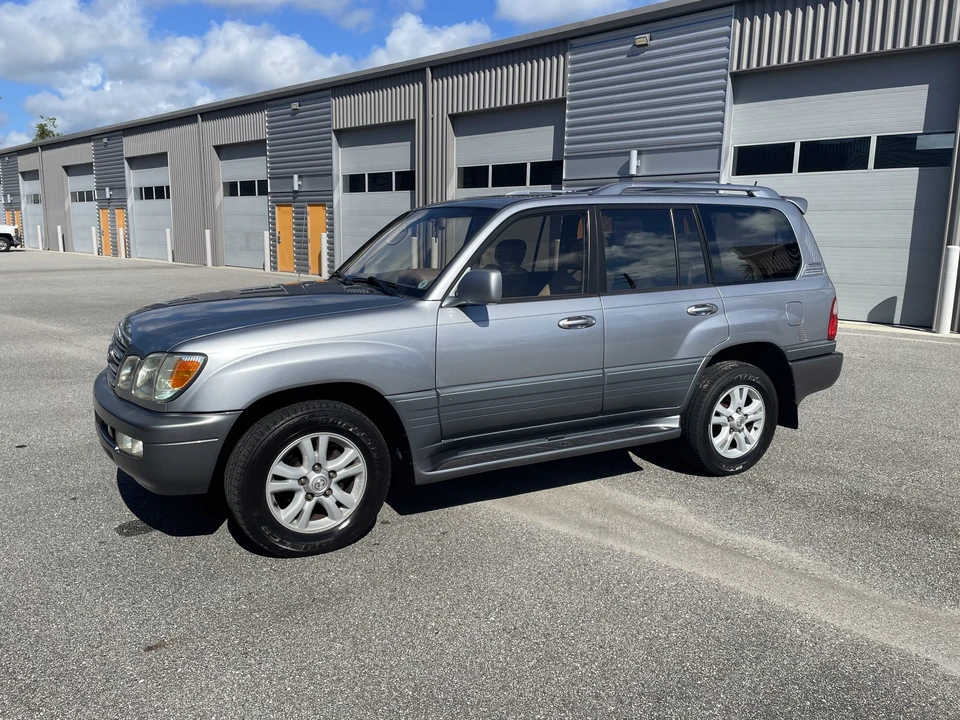 2003 Lexus LX 2nd Gen - Image 4 of 31