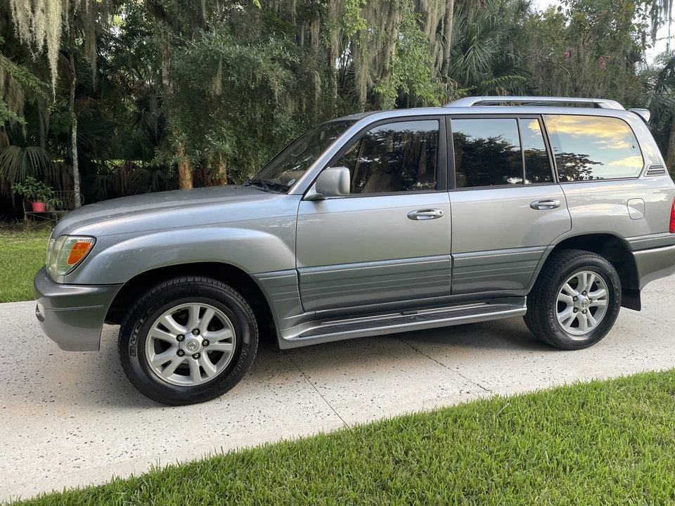 2003 Lexus LX 2nd Gen - Image 10 of 31