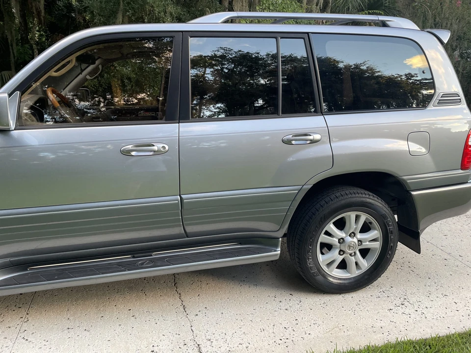2003 Lexus LX 2nd Gen - Image 23 of 31