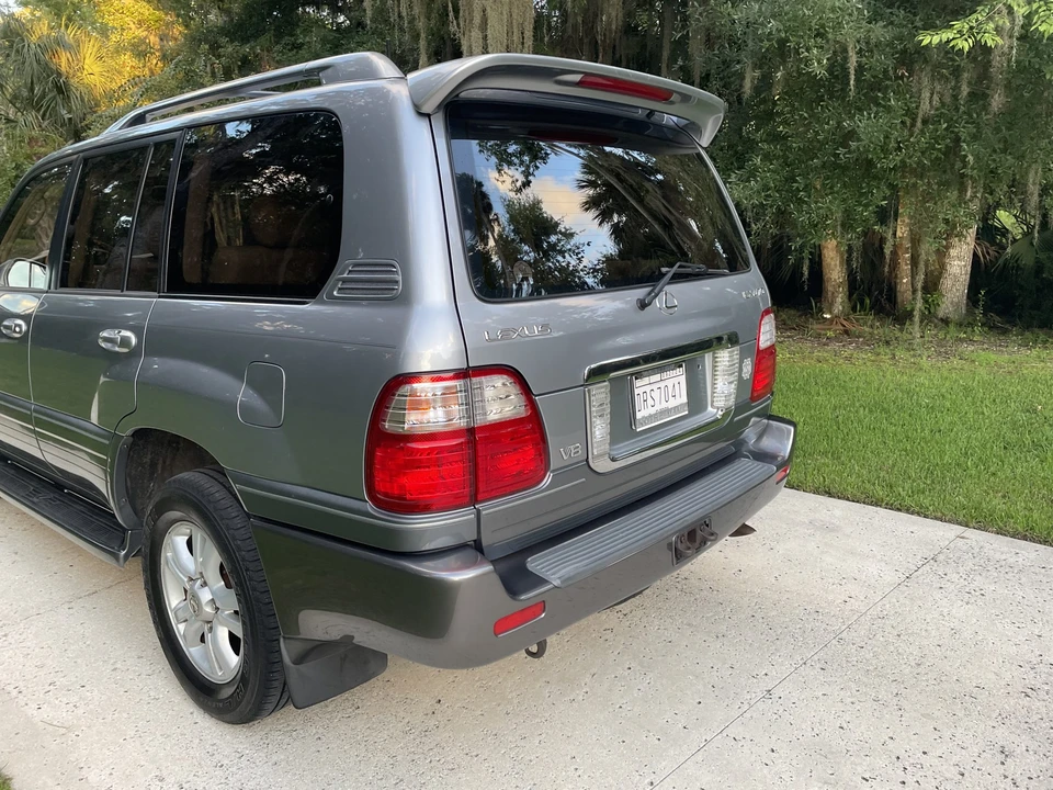 2003 Lexus LX 2nd Gen - Image 25 of 31