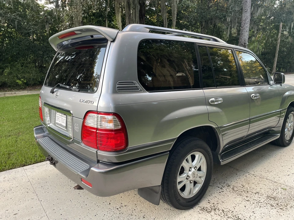 2003 Lexus LX 2nd Gen - Image 11 of 31