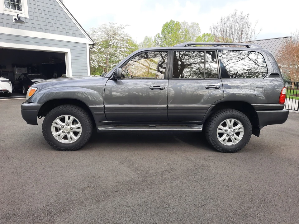 2003 Lexus LX 2nd Gen - Image 4 of 31