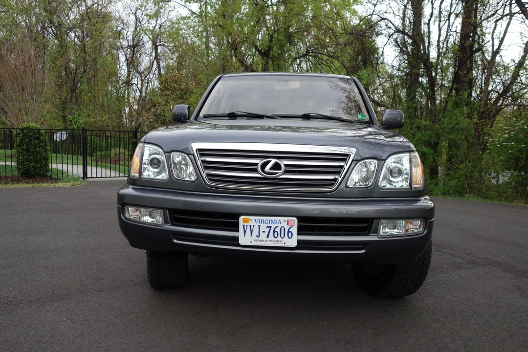 2003 Lexus LX 2nd Gen - Image 11 of 31