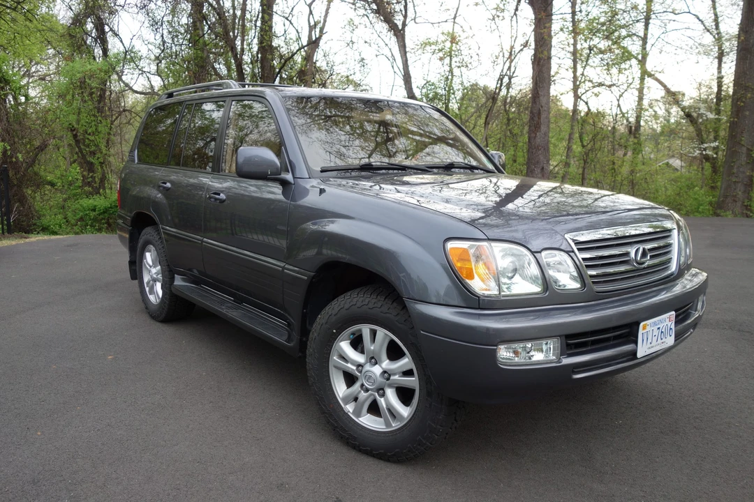 2003 Lexus LX 2nd Gen - Image 10 of 31