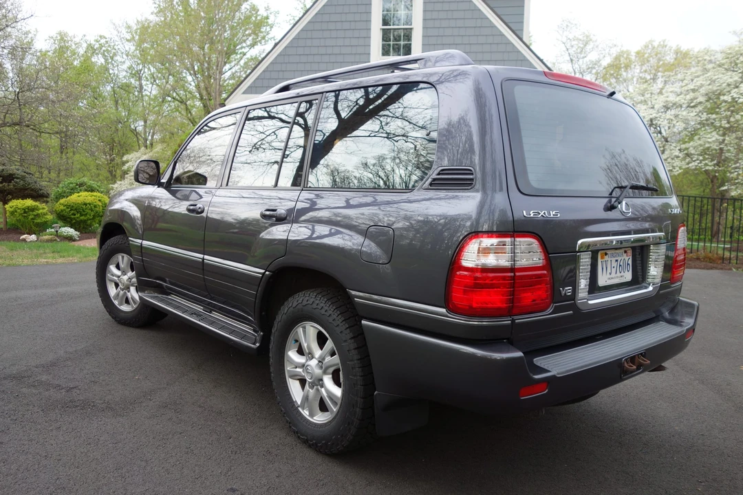 2003 Lexus LX 2nd Gen - Image 6 of 31
