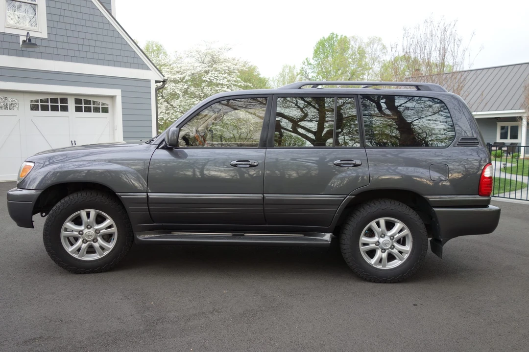 2003 Lexus LX 2nd Gen - Image 3 of 31