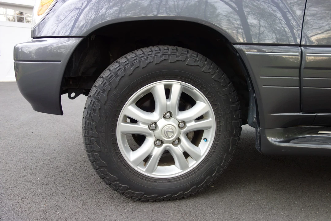 2003 Lexus LX 2nd Gen - Image 31 of 31
