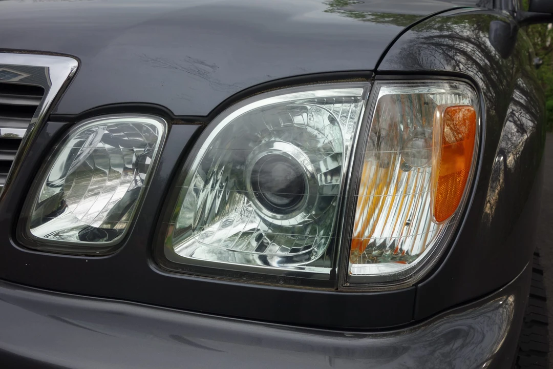 2003 Lexus LX 2nd Gen - Image 14 of 31