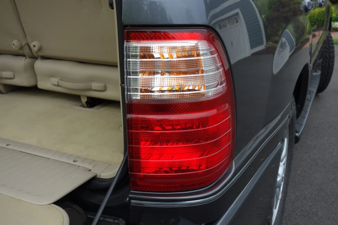 2003 Lexus LX 2nd Gen - Image 18 of 31