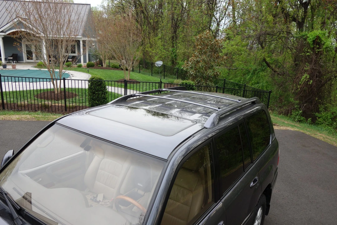 2003 Lexus LX 2nd Gen - Image 26 of 31
