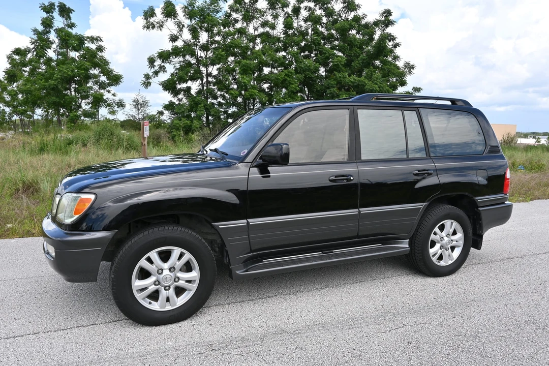 2003 Lexus LX 2nd Gen - Image 9 of 31