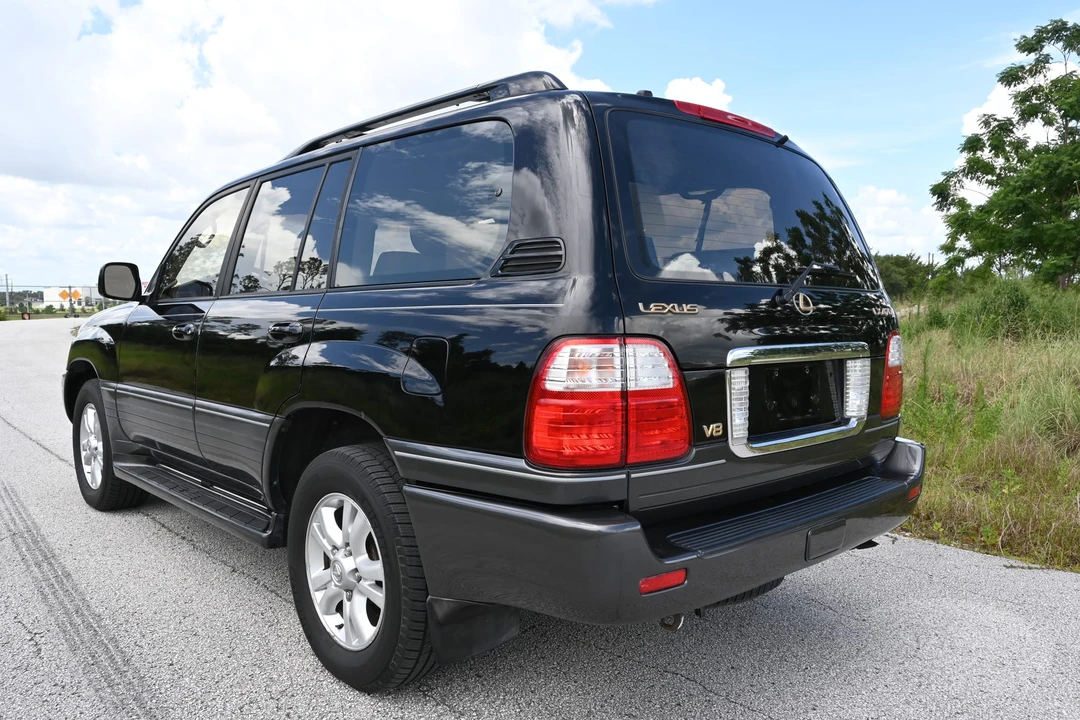 2003 Lexus LX 2nd Gen - Image 12 of 31