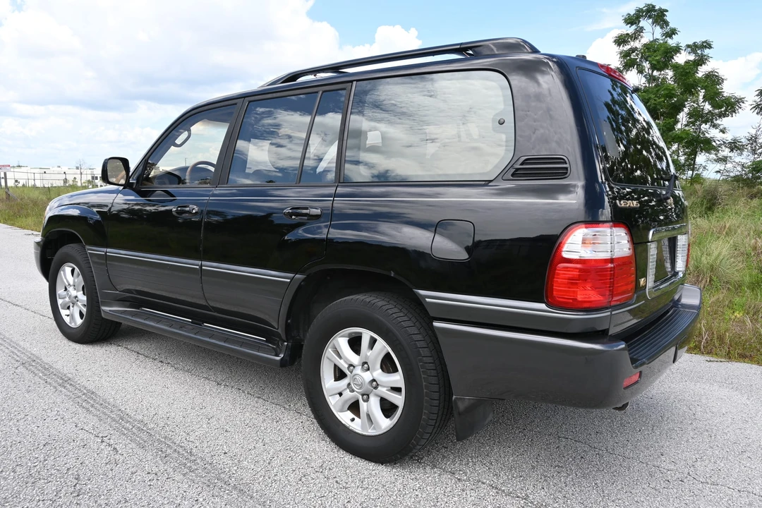 2003 Lexus LX 2nd Gen - Image 10 of 31