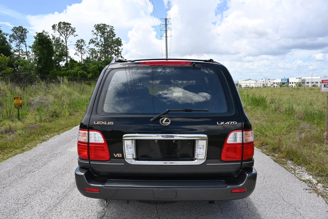 2003 Lexus LX 2nd Gen - Image 14 of 31