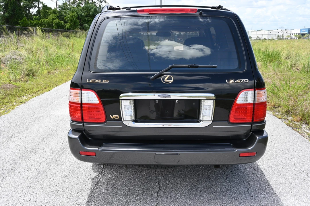 2003 Lexus LX 2nd Gen - Image 15 of 31
