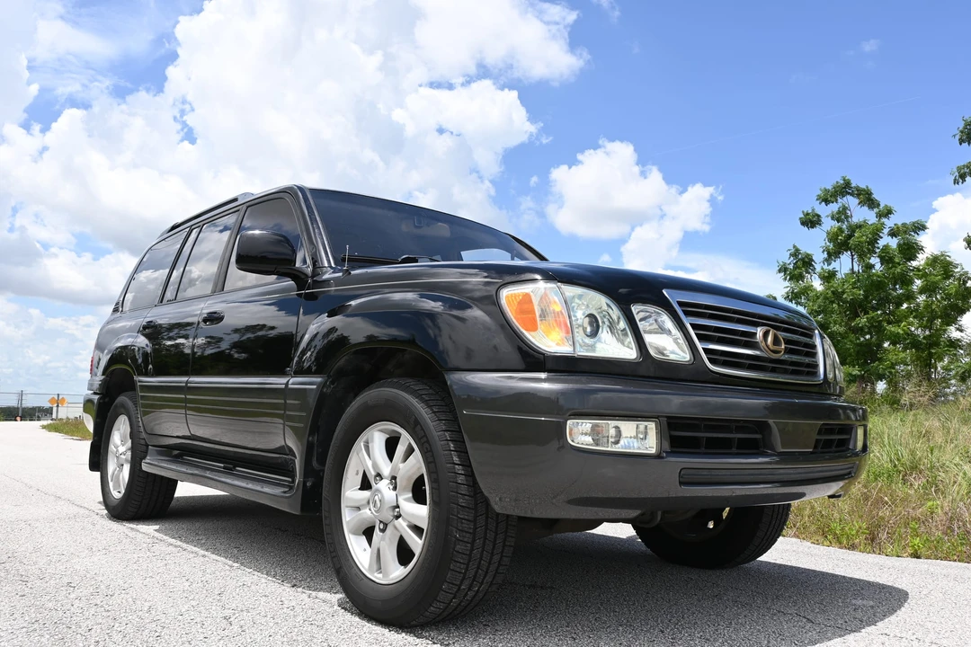 2003 Lexus LX 2nd Gen - Image 26 of 31