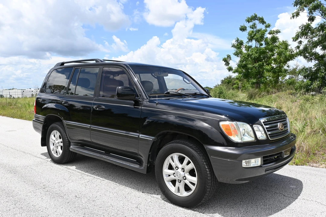 2003 Lexus LX 2nd Gen - Image 21 of 31