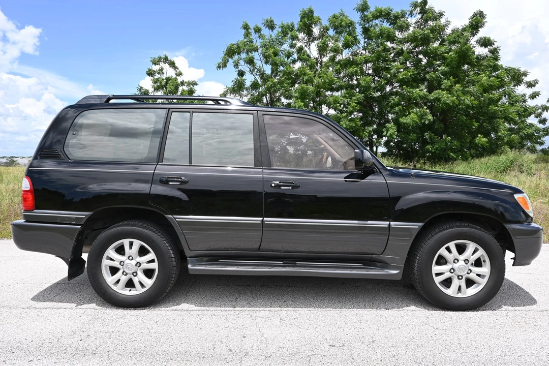 2003 Lexus LX 2nd Gen - Image 18 of 31