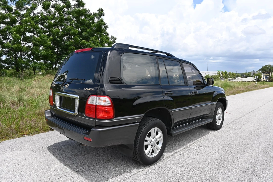 2003 Lexus LX 2nd Gen - Image 17 of 31