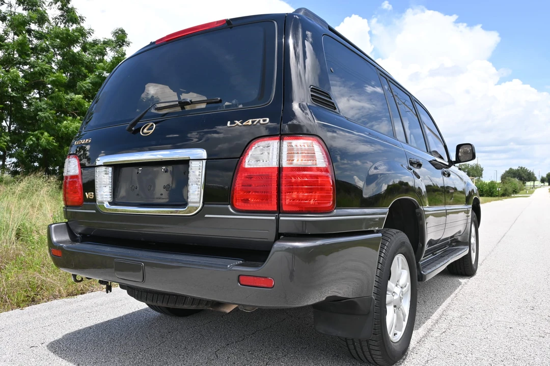 2003 Lexus LX 2nd Gen - Image 16 of 31