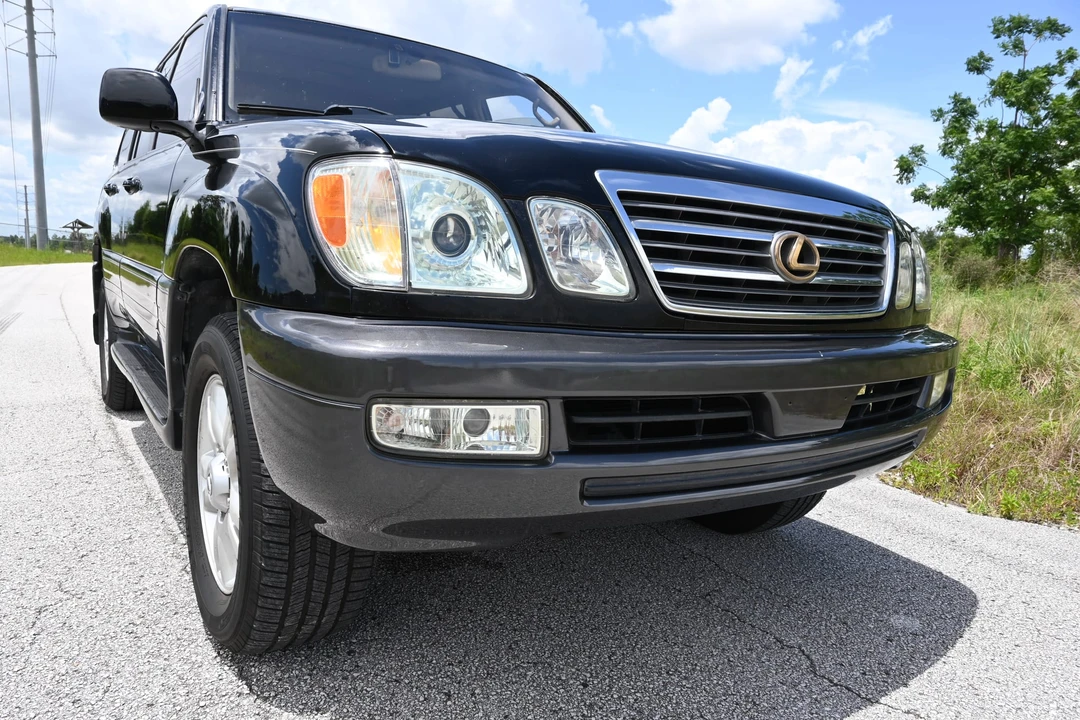 2003 Lexus LX 2nd Gen - Image 28 of 31