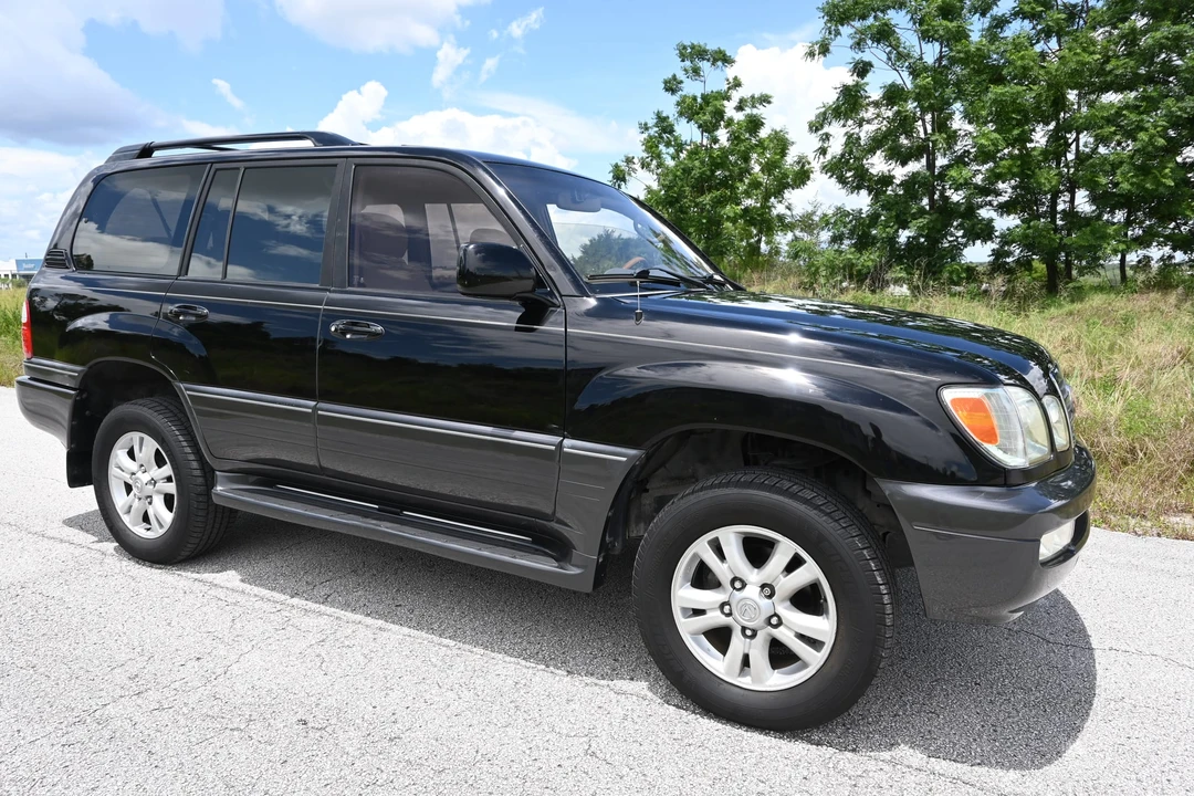 2003 Lexus LX 2nd Gen - Image 19 of 31