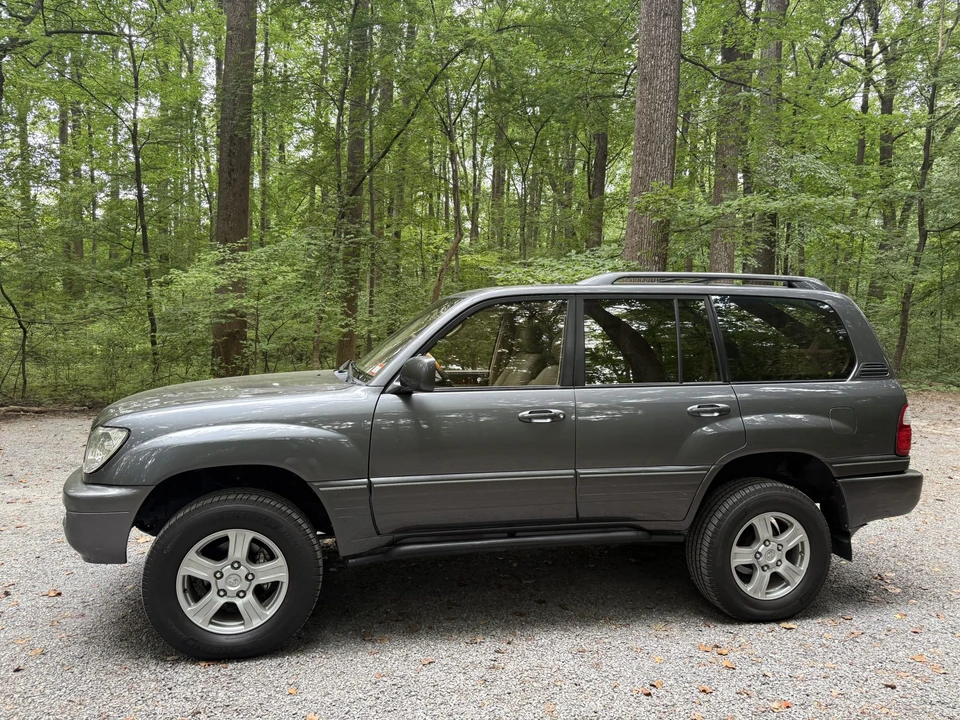2003 Lexus LX 2nd Gen - Image 20 of 31