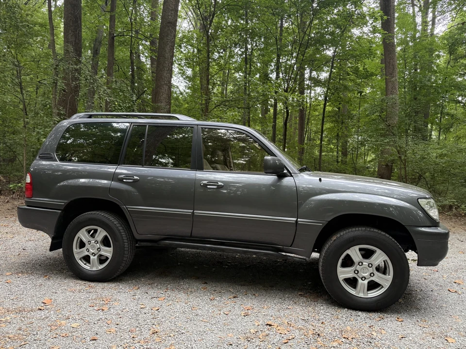 2003 Lexus LX 2nd Gen - Image 11 of 31