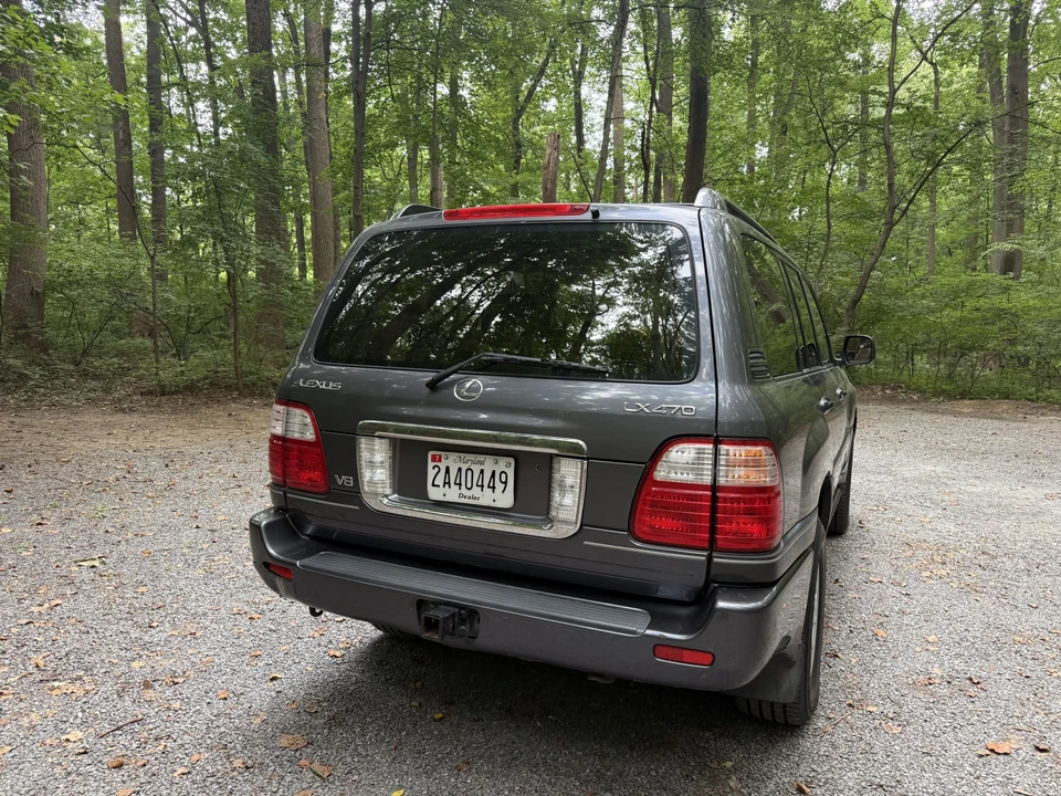 2003 Lexus LX 2nd Gen - Image 17 of 31