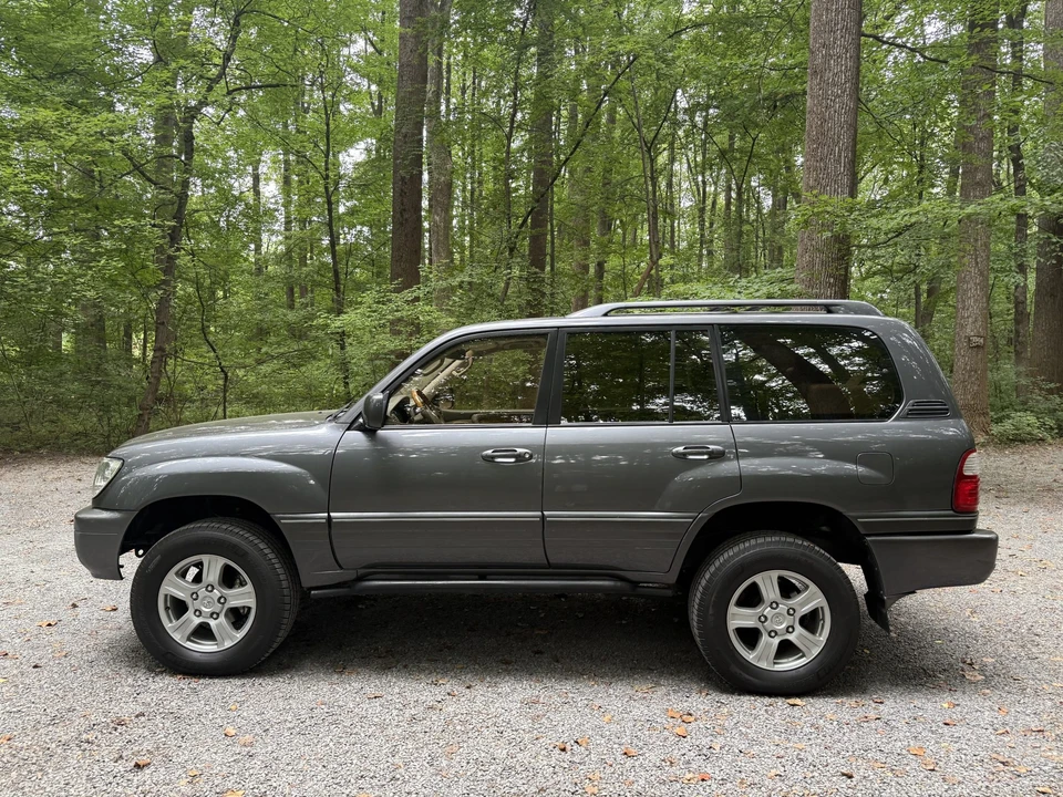 2003 Lexus LX 2nd Gen - Image 18 of 31