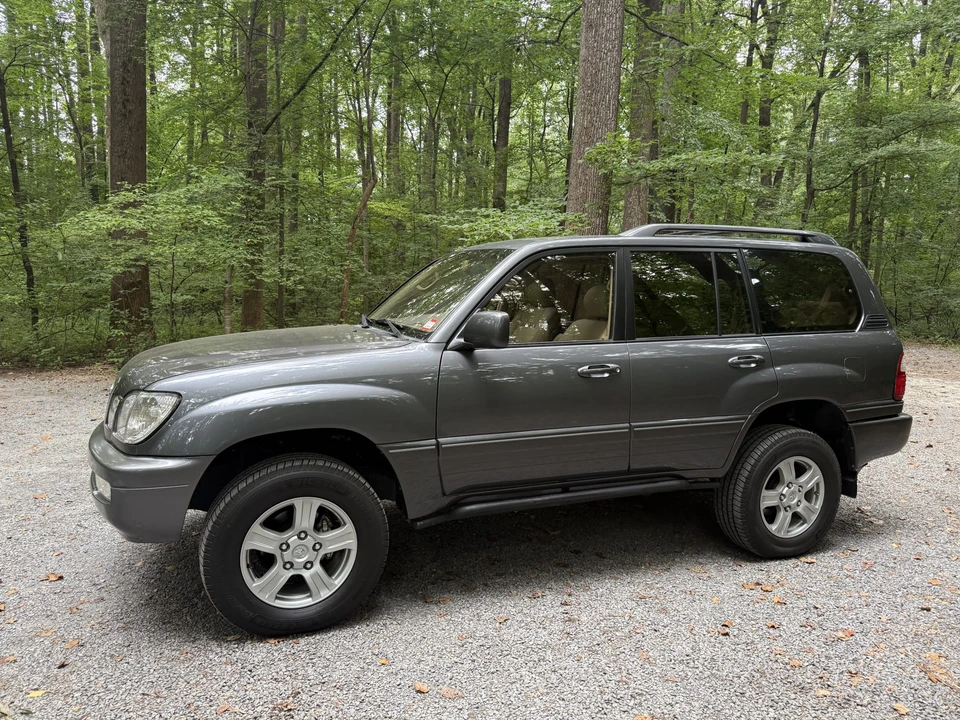 2003 Lexus LX 2nd Gen - Image 21 of 31