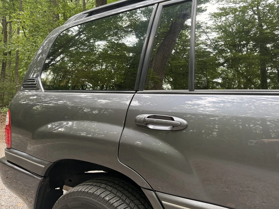 2003 Lexus LX 2nd Gen - Image 27 of 31