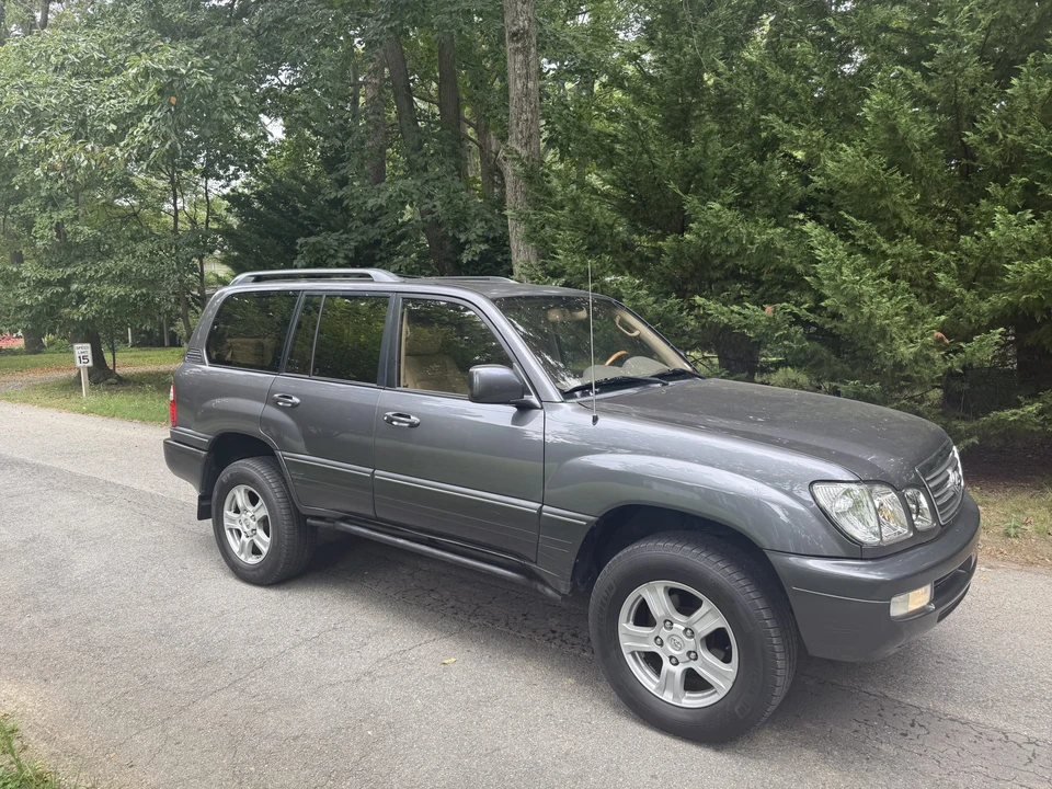 2003 Lexus LX 2nd Gen - Image 9 of 31