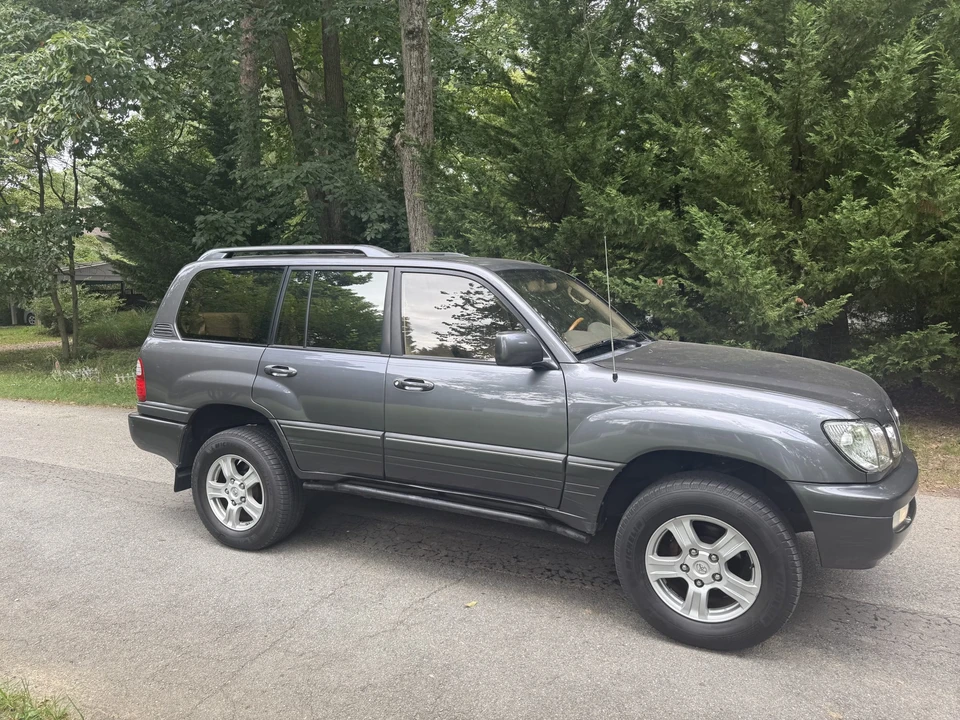 2003 Lexus LX 2nd Gen - Image 10 of 31