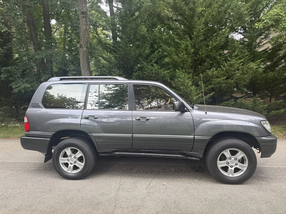 2003 Lexus LX 2nd Gen - Image 12 of 31