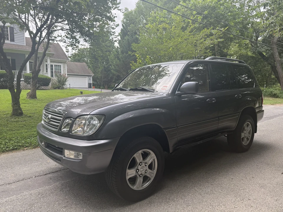 2003 Lexus LX 2nd Gen - Image 23 of 31