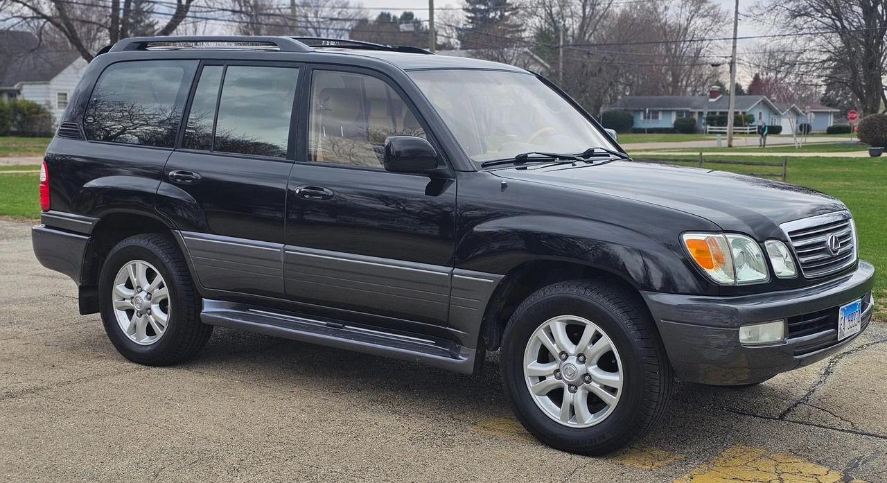 2003 Lexus LX 2nd Gen - Image 11 of 31
