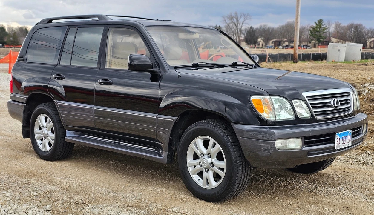2003 Lexus LX 2nd Gen - Image 10 of 31