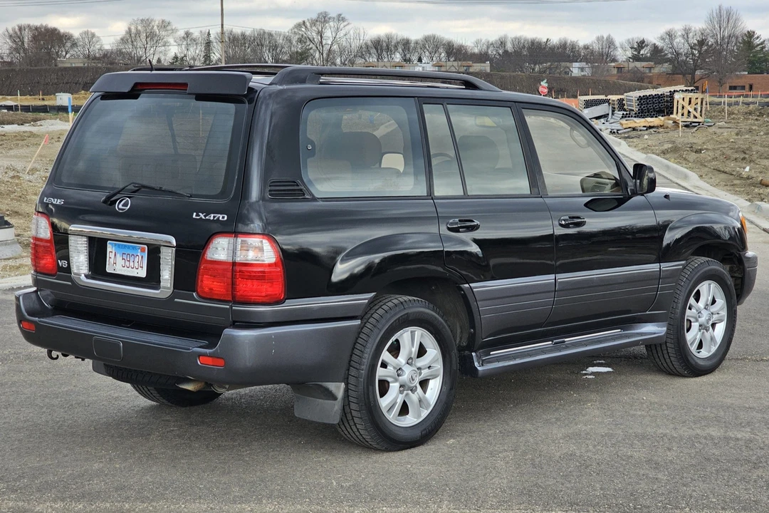2003 Lexus LX 2nd Gen - Image 16 of 31