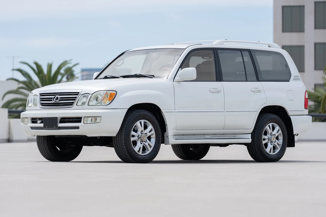 2003 Lexus LX 2nd Gen - Image 12 of 31