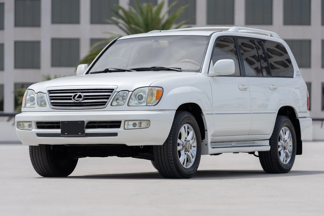 2003 Lexus LX 2nd Gen - Image 10 of 31