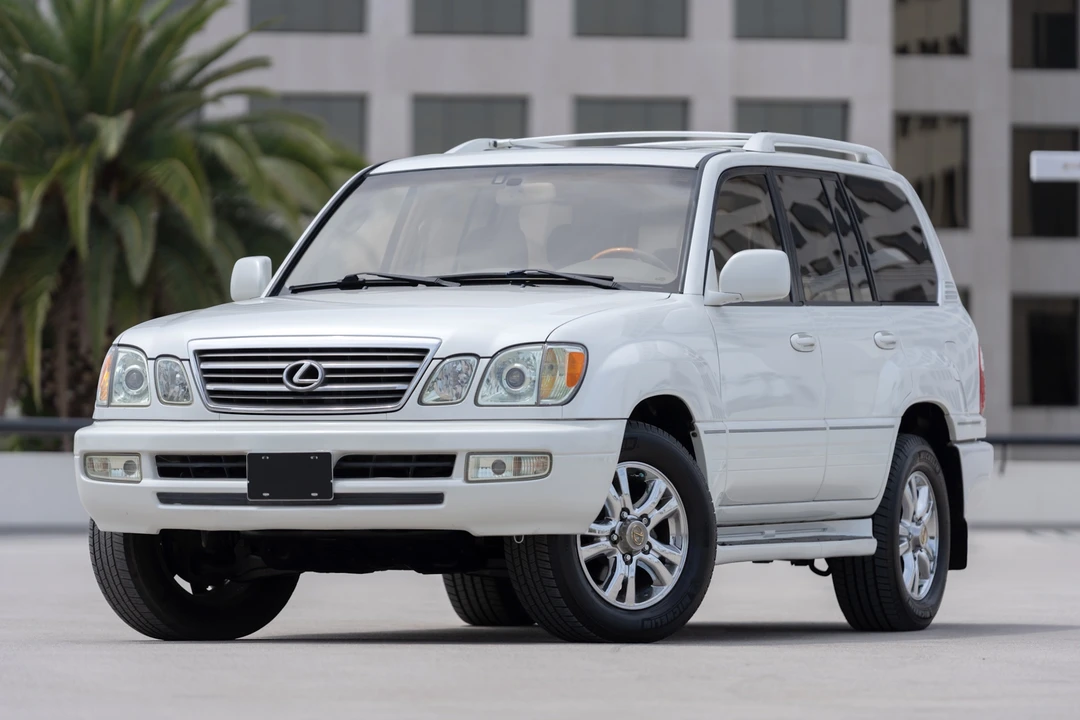 2003 Lexus LX 2nd Gen - Image 11 of 31