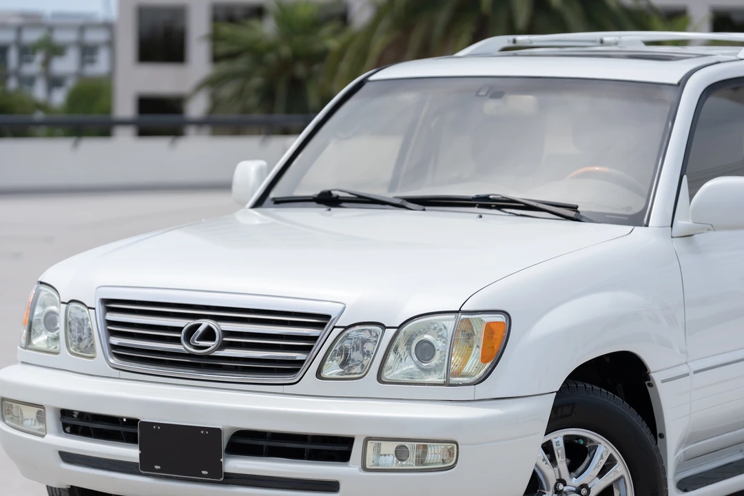 2003 Lexus LX 2nd Gen - Image 26 of 31